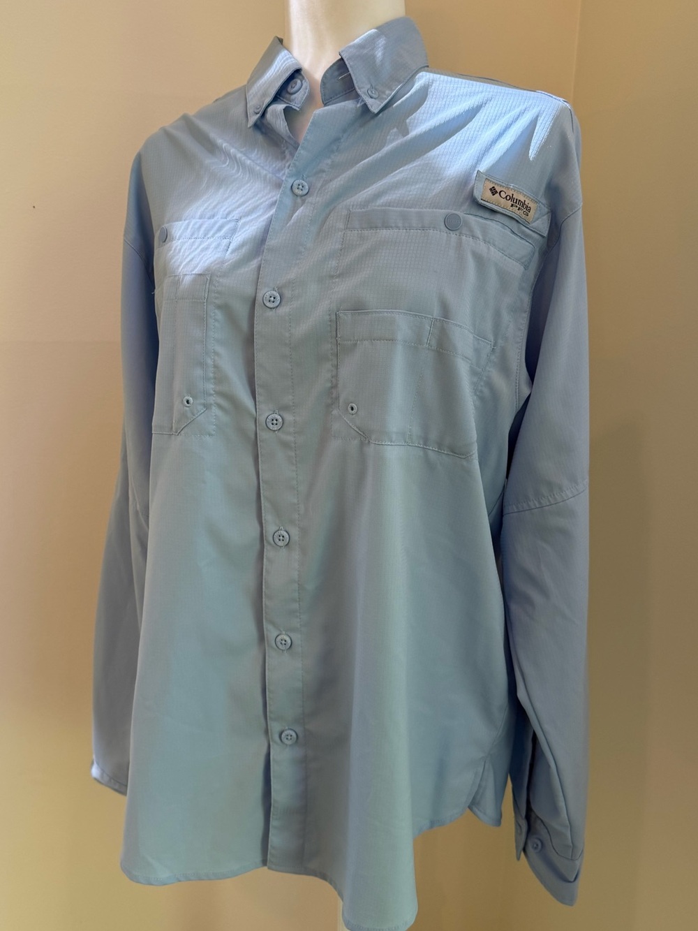 Columbia Men's Pale Blue Long-Sleeve Button-Down Fishing Shirt